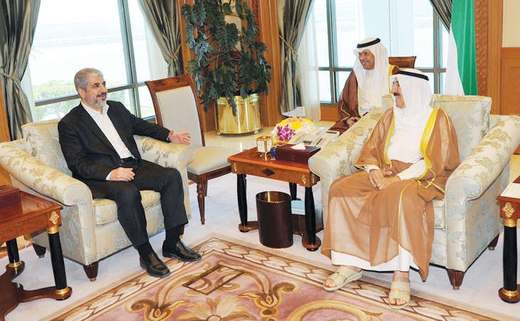 صاحب السمو الامير الشيخ صباح الاحمد خلال استقباله رئيس المكتب السياسي لحركة حماس خالد مشعل﻿