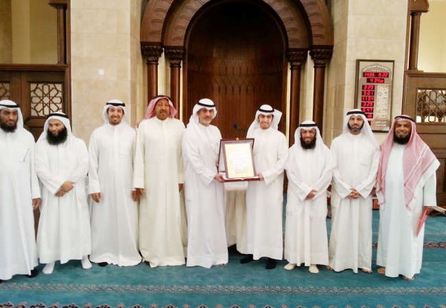 تكريم عبدالرحمن الشويع بحضور داود العسعوسي واعضاء مجلس الادارة ﻿