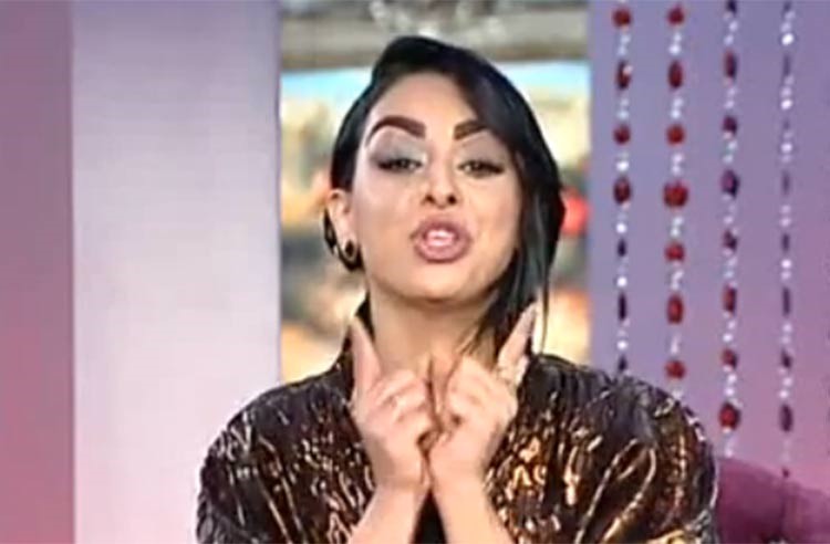 بالفيديو.. دكتور تجميل لهند البلوشي على الهواء: خشمك يبيله عملية تجميل