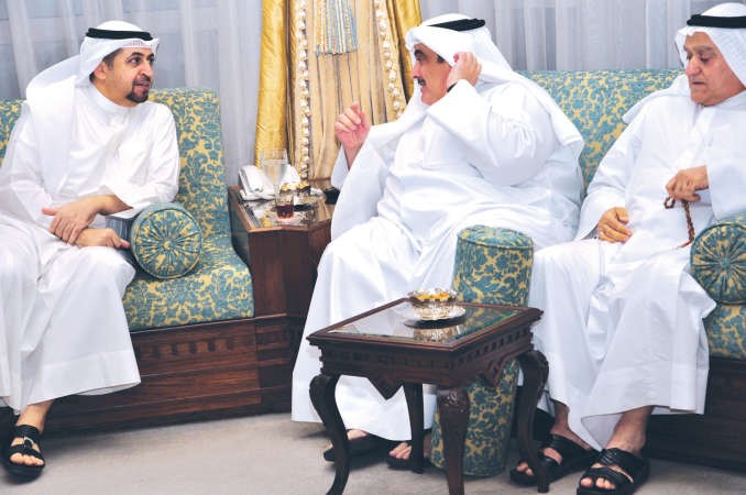 الشيخ خليفة الناصر وعباس النقي وصافي المطوع خلال الغبقة