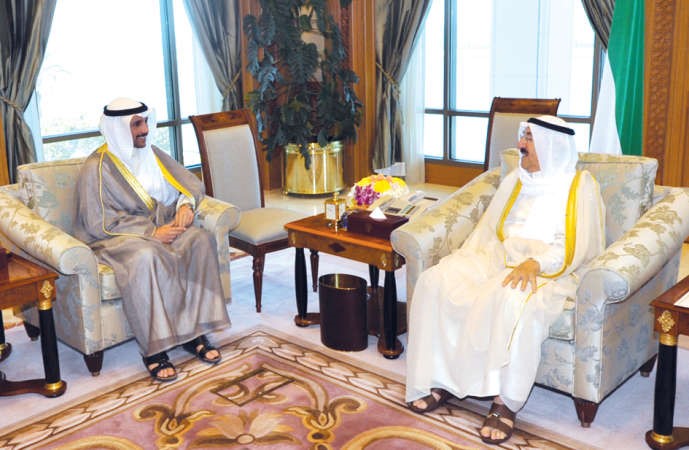 صاحب السمو الامير الشيخ صباح الاحمد مستقبلا مرزوق الغانم