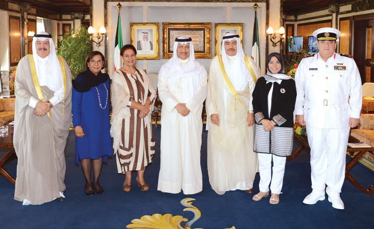سمو رئيس الوزراء الشيخ جابر المبارك مستقبلا رئيس واعضاء مجلس امناء رحلة الامل﻿