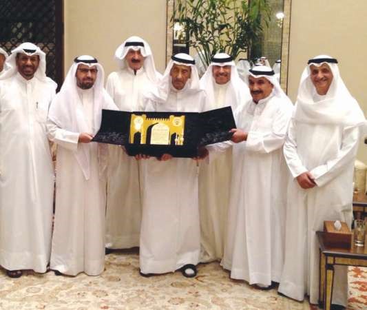 دمحمد عويضة ودجمال المرجان خلال زيارتهما لديوان البحر