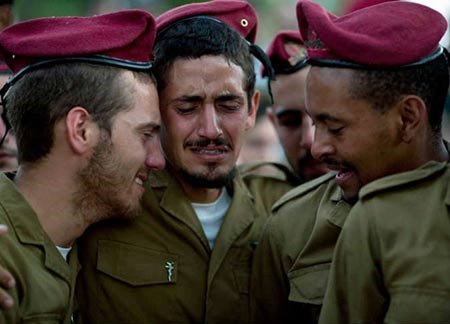 بالصور.. فجَعَلَهُمْ كَعَصْفٍ مَأْكُولٍ.. مقاومة غزة تصفع إسرائيل بالحسرة على قتلاها 