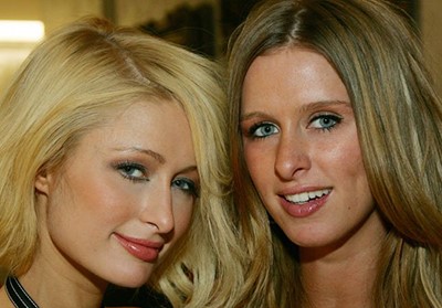 Paris Hilton وشقيقتها Nicky