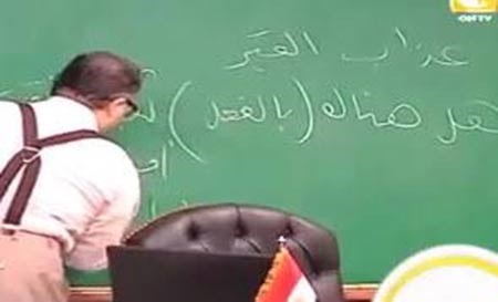 "بالفيديو".. إعلامي مصري: لا وجود لعذاب القبر وللثعابين.. وداعية يرد عليه: ربنا يملأ قبرك ثعابين وعقارب