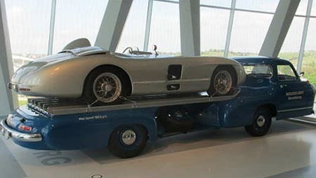 مرسيدس بنز T80 وتتضمن هذه السيارة الانيقة ست عجلات وصممت في العام 1939