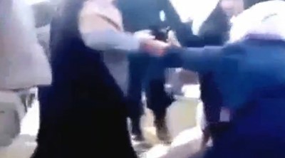 شاهد فيديو يظهر عنف شرطة الآداب الإيرانية ضد النساء