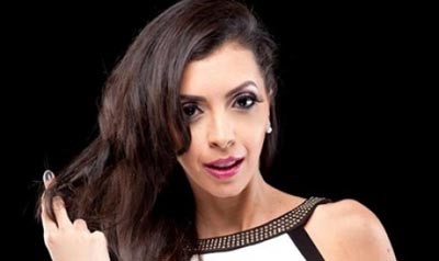 بالفيديو ..ملكة جمال مصر تفتح النار على "عكاشة " 