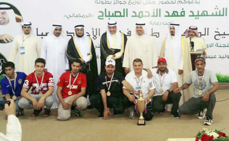 الشيخ فيصل الحمود والشيخ طلال الفهد ووليد الشعيب مع المكرمين﻿