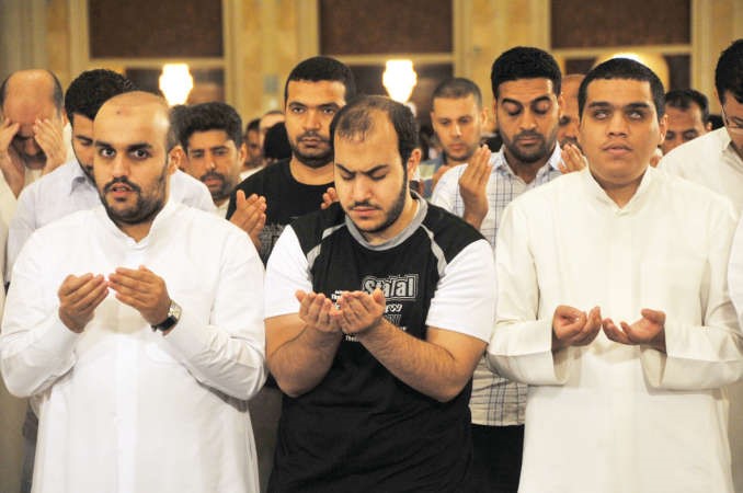 جانب من المصلين في ليلة 28 بالمسجد الكبير	 محمد هاشم ﻿