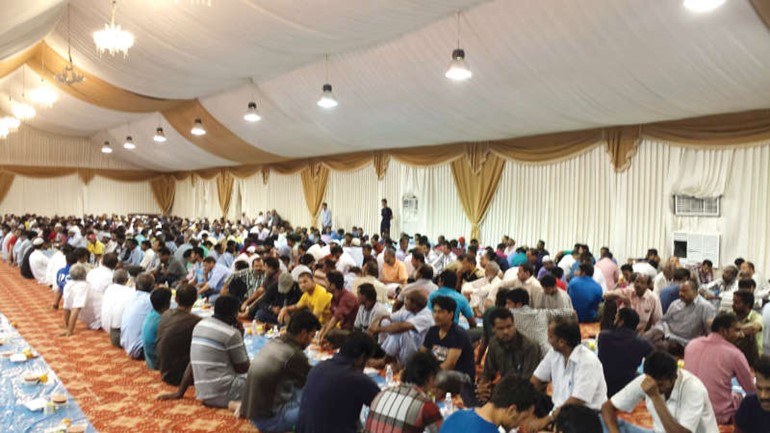 جانب من موائد الافطار بخيمة البترول الوطنية﻿
