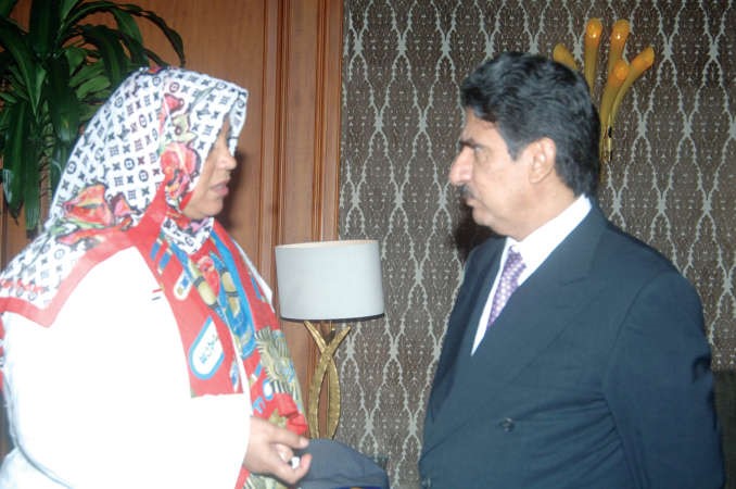 السفير الزمانان والزميلة هناء السيد