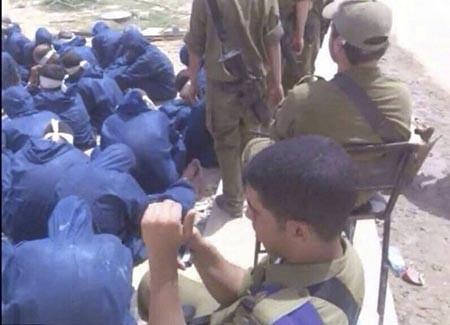 بالصور.. "ديلي ميل" تنشر صوراً صادمة لتعرية أسرى فلسطينيين من قبل الجيش الإسرائيلي وإهانتهم