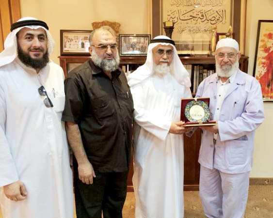 دعبدالمحسن الجارالله الخرافي مكرما وفد وقف الامة لخدمة القدس والمسجد الاقصى﻿