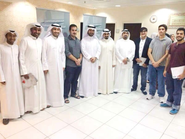 الحضور خلال اللقاء التنويري