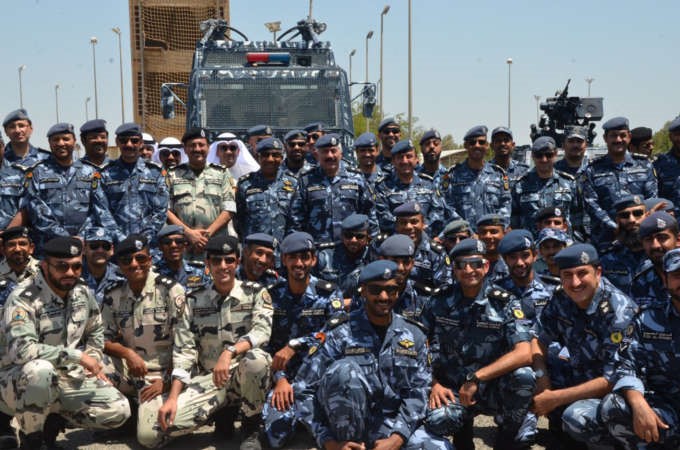 اللواء الدوسري متوسطا عددا من ضباط وافراد القوات الخاصة