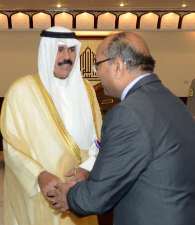 سمو ولي العهد الشيخ نواف الاحمد يتلقى تهنئة السفير الهندي ﻿