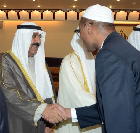 الشيخ مشعل الاحمد يتلقى التهنئة ﻿