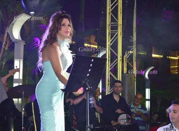 بالفيديو والصور.. نجوى كرم تلمع بفستان مبهر وتشعل الأجواء برقص الدبكة 