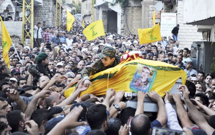 حزب الله يشيع احد قادته الذي قضى في جبال القلمون 	رويترز﻿