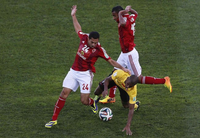 احمد فتحي يماطل في التوقيع مع الاهلي