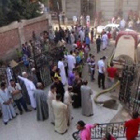بالفيديو والصور.. تشييع جثمان "سعيد صالح" بحضور الألاف وغياب تام للمشاهير