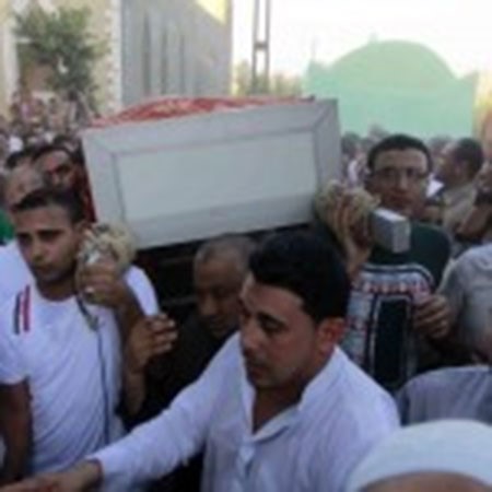 بالفيديو والصور.. تشييع جثمان "سعيد صالح" بحضور الألاف وغياب تام للمشاهير