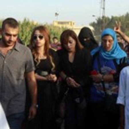 بالفيديو والصور.. تشييع جثمان "سعيد صالح" بحضور الألاف وغياب تام للمشاهير