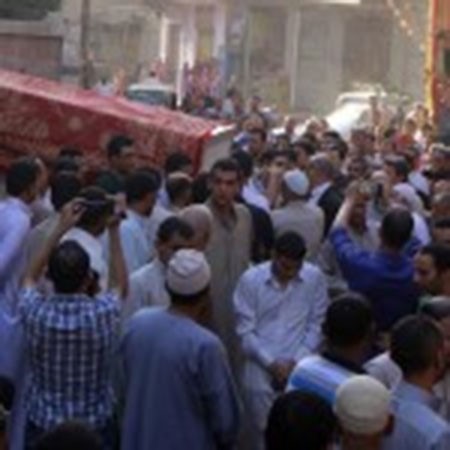 بالفيديو والصور.. تشييع جثمان "سعيد صالح" بحضور الألاف وغياب تام للمشاهير