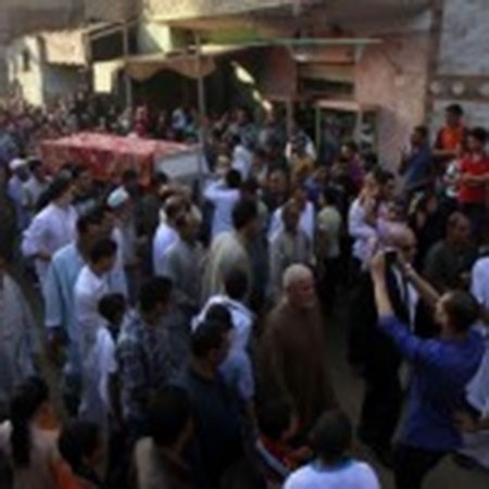 بالفيديو والصور.. تشييع جثمان "سعيد صالح" بحضور الألاف وغياب تام للمشاهير