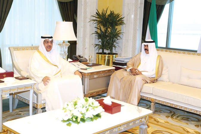 سمو نائب الامير وولي العهد الشيخ نواف الاحمد مستقبلا رئيس مجلس الامة بالانابة مبارك الخرينج ﻿