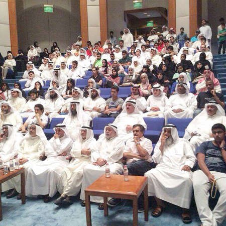 جانب من الطلبة واولياء الامور ﻿