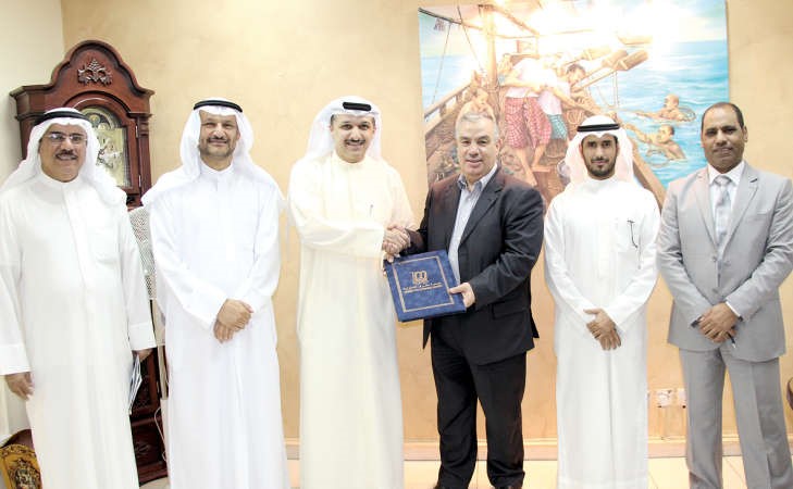 عبدالرحمن القديري مع الحضور في اللقاء