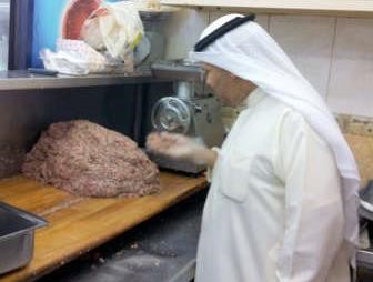 مشعل ابا الصافي وتفتيش ظاهري على اللحوم﻿