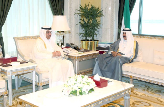 سمو نائب الامير وولي العهد الشيخ نواف الاحمد مستقبلا مبارك الخرينج﻿