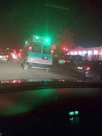 سيارات الاسعاف والامن تحيط بالاسطبل﻿