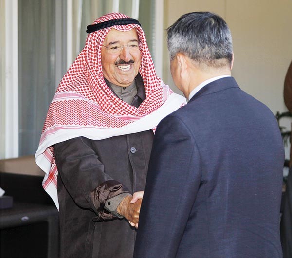صاحب السمو الامير الشيخ صباح الاحمد خلال لقائه رئيس البرلمان في منغوليا
