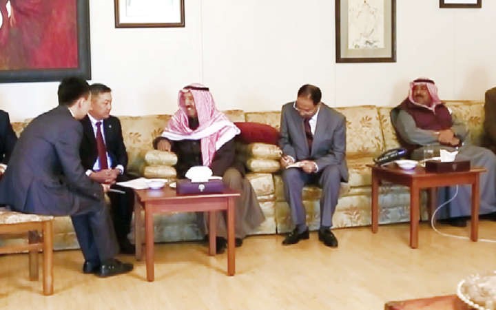 صاحب السمو الامير خلال اللقاء مع زانداخو انخبولد والوفد المرافق بحضور الشيخ مشعل الاحمد﻿