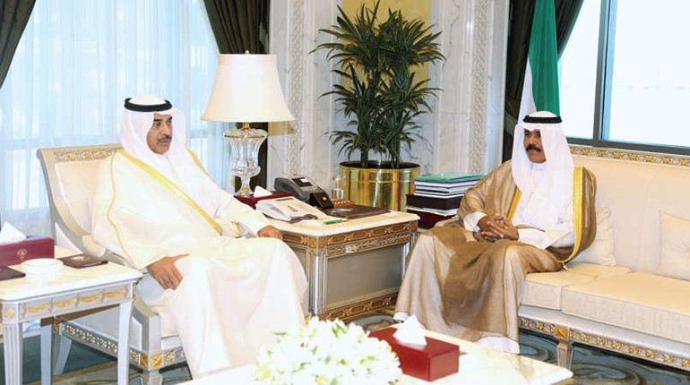 سمو نائب الامير وولي العهد الشيخ نواف الاحمد مستقبلا الشيخ صباح الخالد ﻿