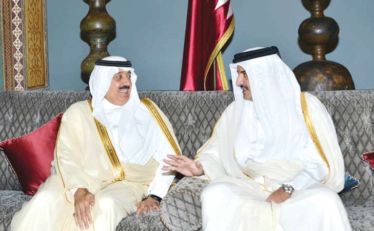 امير قطر الشيخ تميم بن حمد ال ثاني مستقبلا صاحب السمو الملكي الامير متعب بن عبدالله بن عبدالعزيز وزير الحرس الوطني السعودي قنا ﻿