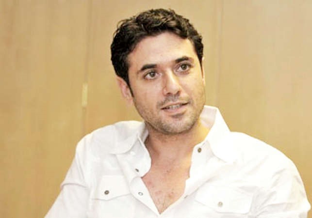 احمد عز﻿
