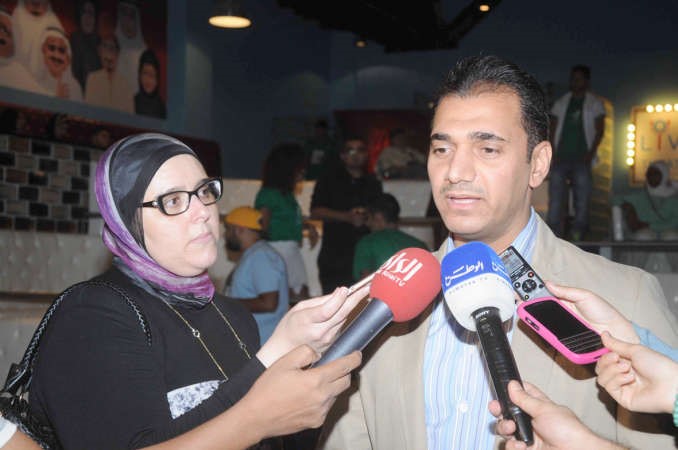 د فؤاد بوشهري متحدثا للصحافيين
