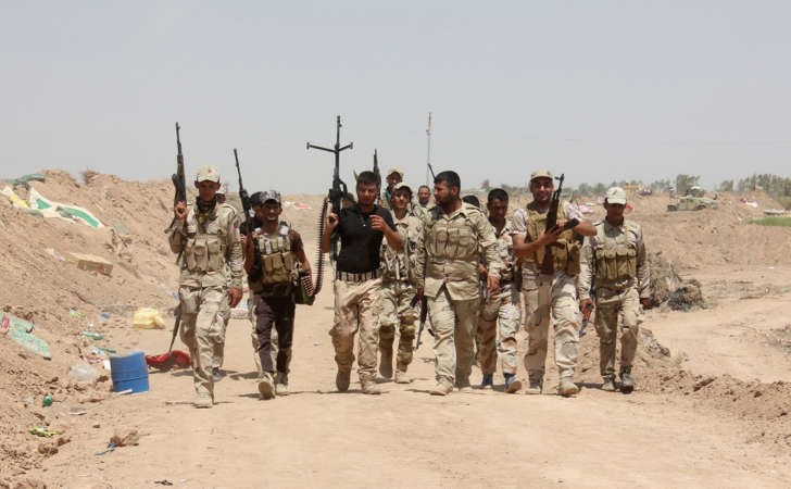 مجموعة من المتطوعين في الجيش العراقي خلال انتقالهم الى محافظة ديالى للمشاركة في المواجهاتافپ﻿