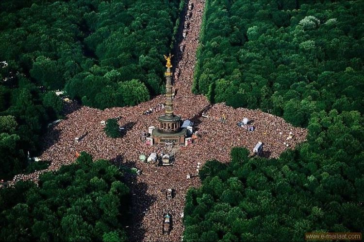 تجمع موكب كبير في حديقة Tiergarten برلينالمانيا