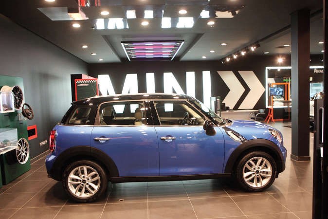«الغانم» تكشف عن صالة عرض جديدة لسيارات «MINI»
