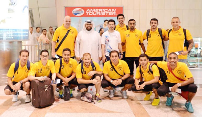 الشيخ فهد الاحمد مع اعضاء الوفد﻿