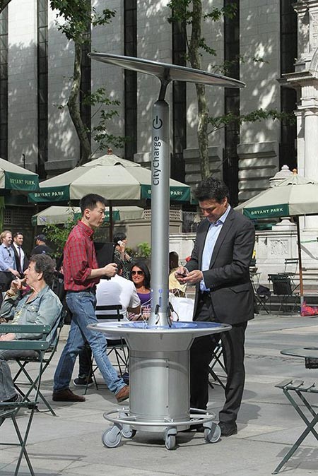 بالصور.. CityCharge.. لاسترخاء وشحن الهاتف على الطريق