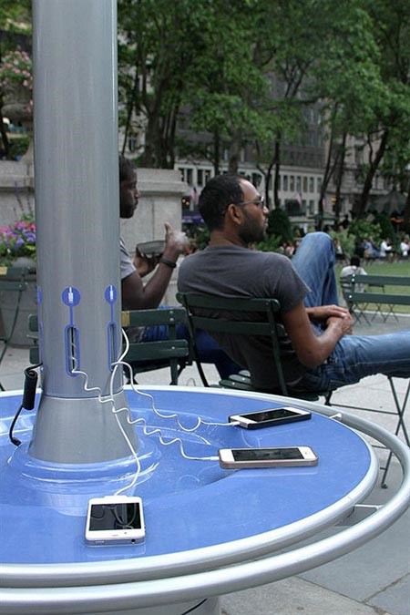 بالصور.. CityCharge.. لاسترخاء وشحن الهاتف على الطريق