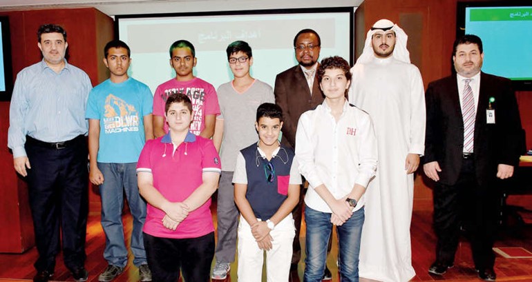 الطلبة مع بعض موظفي بيتك﻿